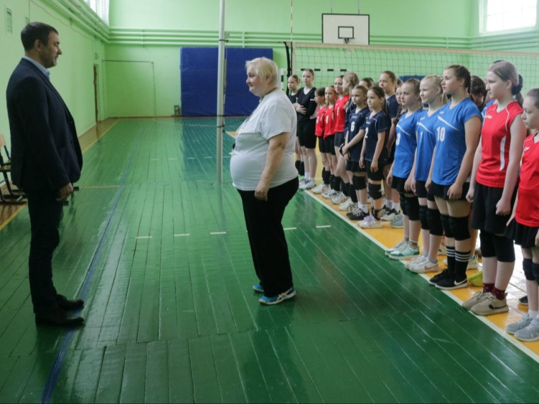 В рамках празднования 81-й годовщины Победы в Великой Отечественной войне 1941-1945гг в Навлинской спортивной школе состоялся межрайонный турнир по волейболу «Салют Победы» среди девушек 2014-2015 гр..